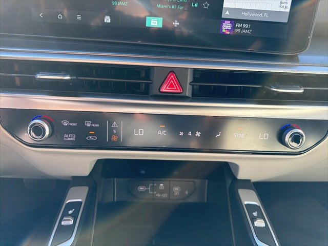 Used 2025 Kia Sorento S w/ Panoramic Sunroof Package image 16