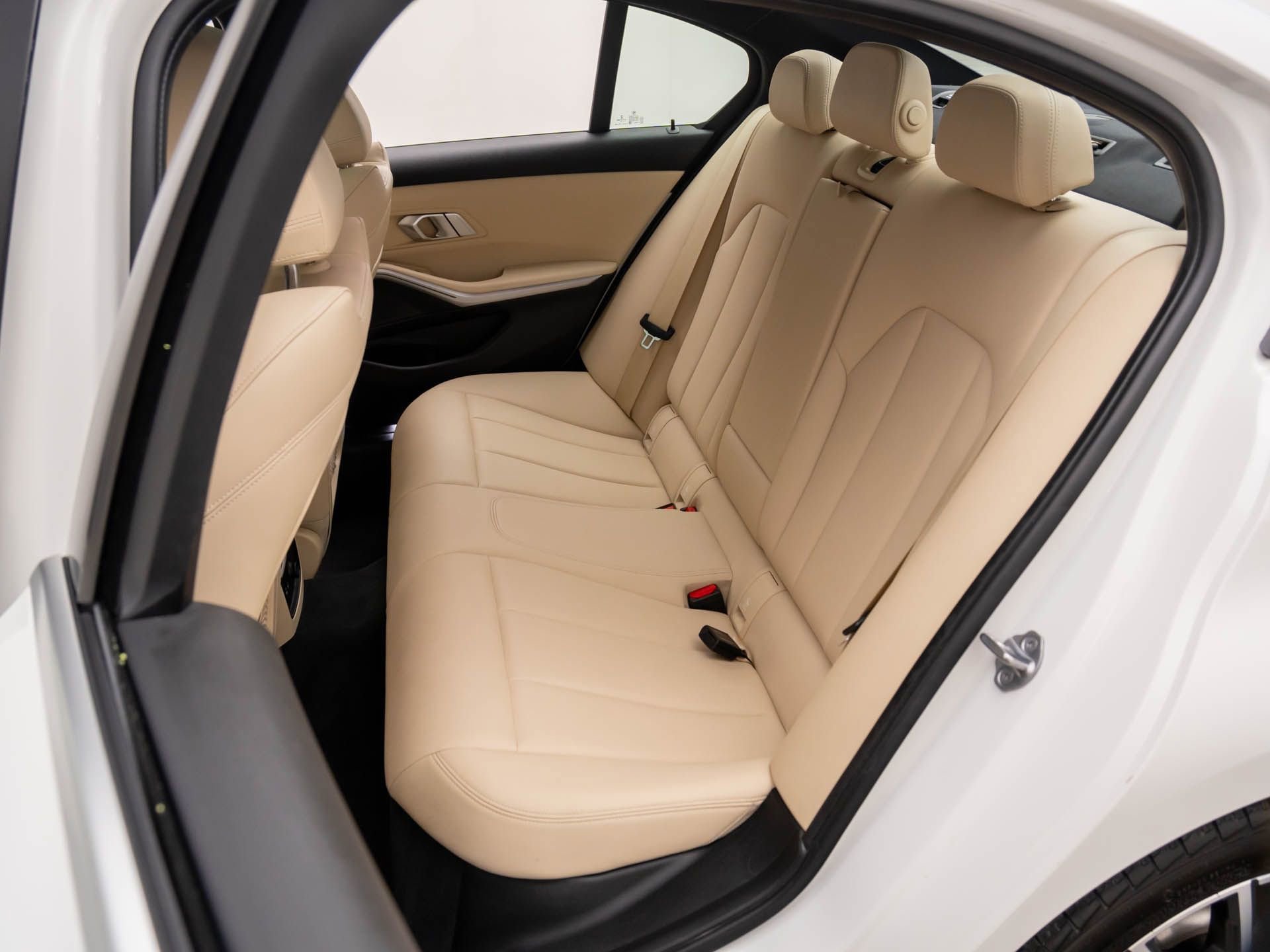 Used 2019 BMW 330i xDrive Sedan w/ Convenience Package image 16