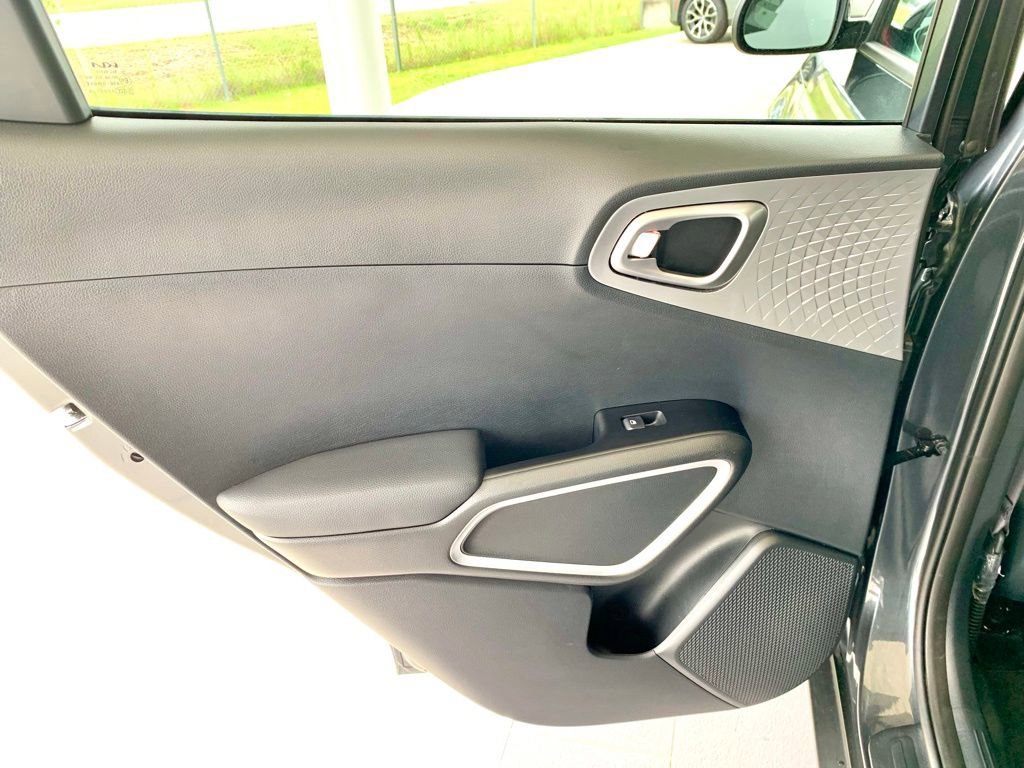 Used 2025 Kia Soul LX FWD image 15