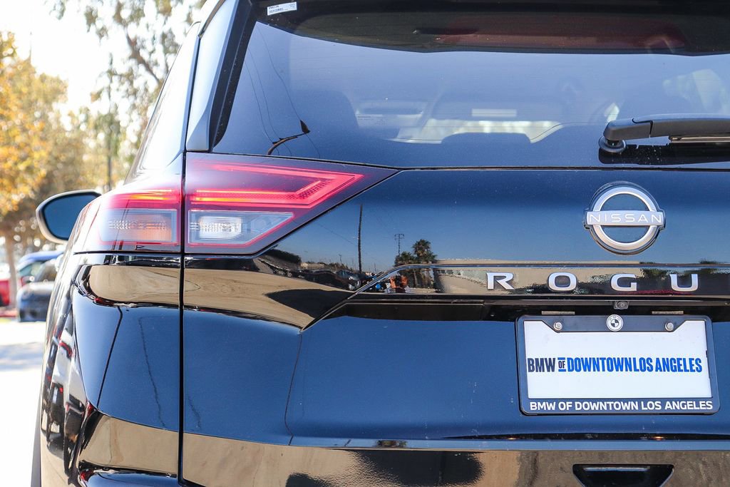 Used 2024 Nissan Rogue SV image 10