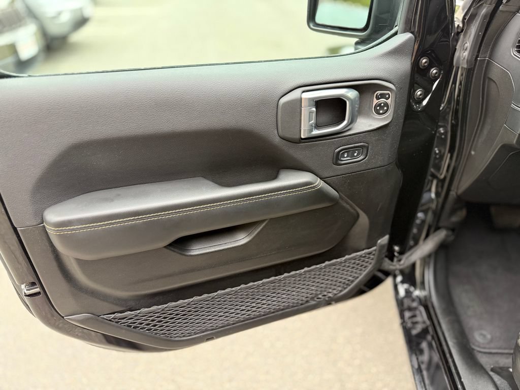Used 2024 Jeep Wrangler Unlimited Sahara AWD/4WD image 20
