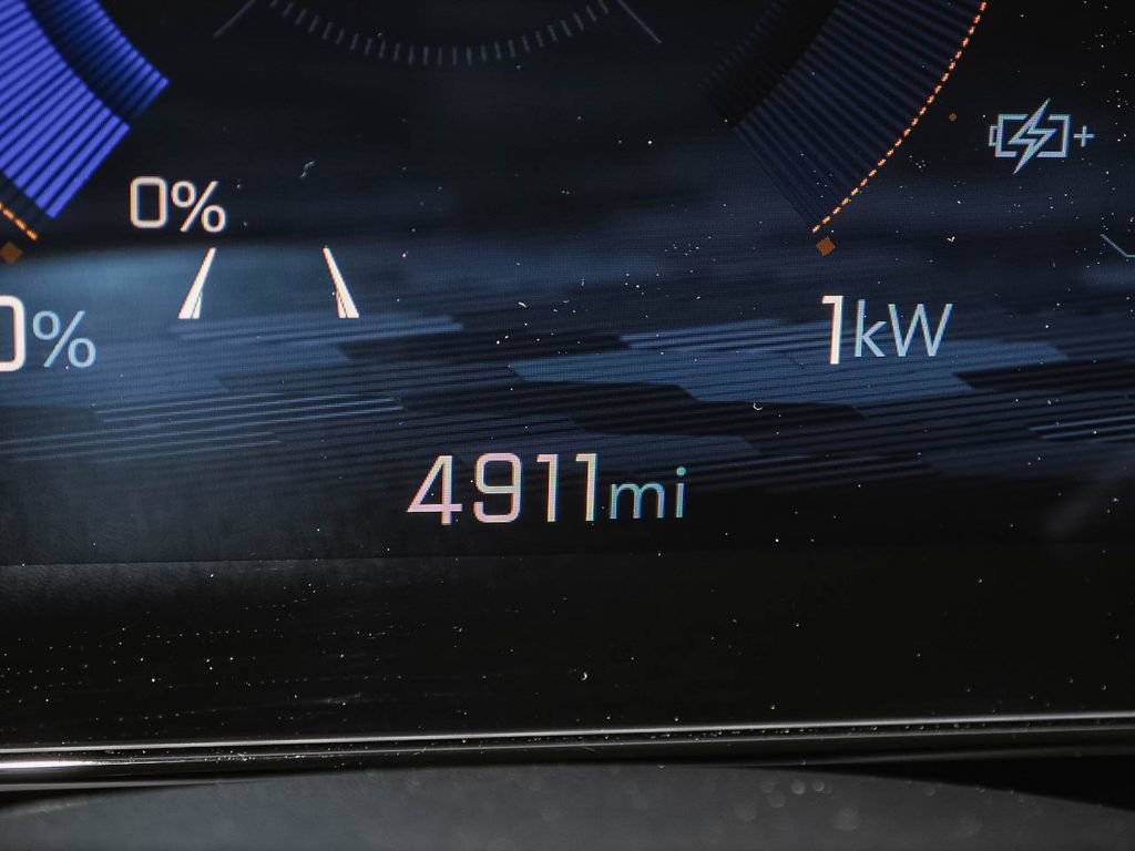 Used 2025 Chevrolet Equinox EV LT w/ Convenience Package FWD image 16