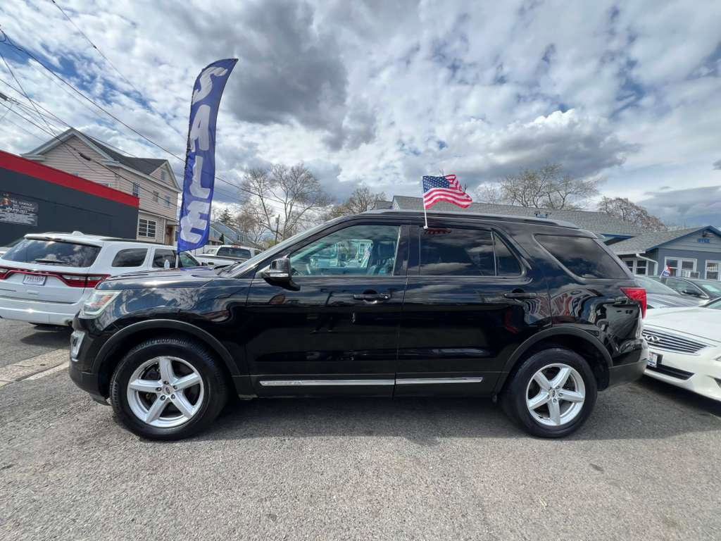 Used 2016 Ford Explorer XLT w/ Equipment Group 202A image 6