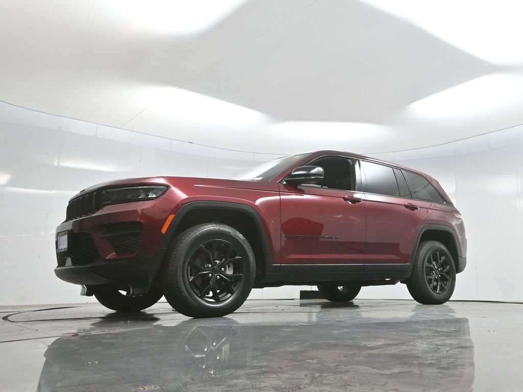 Used 2024 Jeep Grand Cherokee Altitude image 47