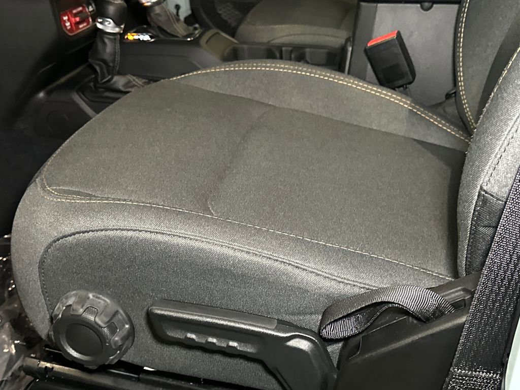 Used 2024 Jeep Wrangler Unlimited image 18
