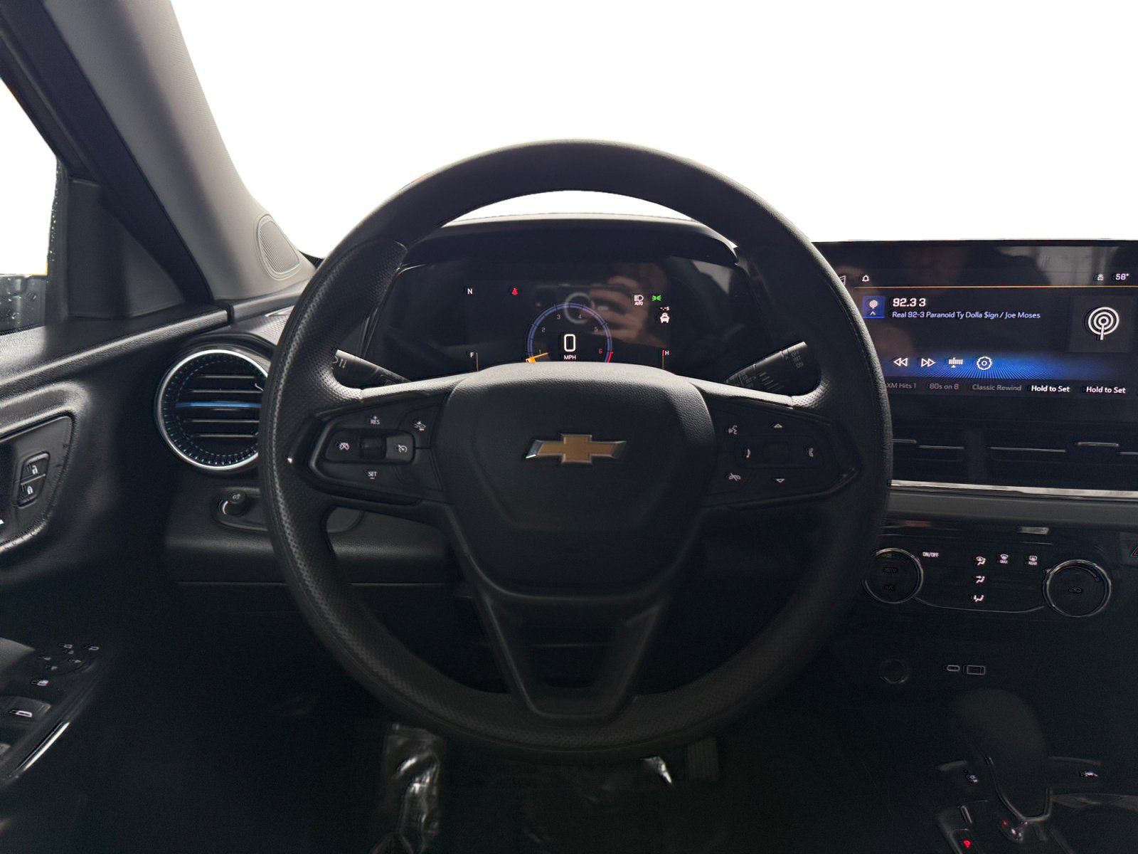 Used 2025 Chevrolet Trax LT image 10