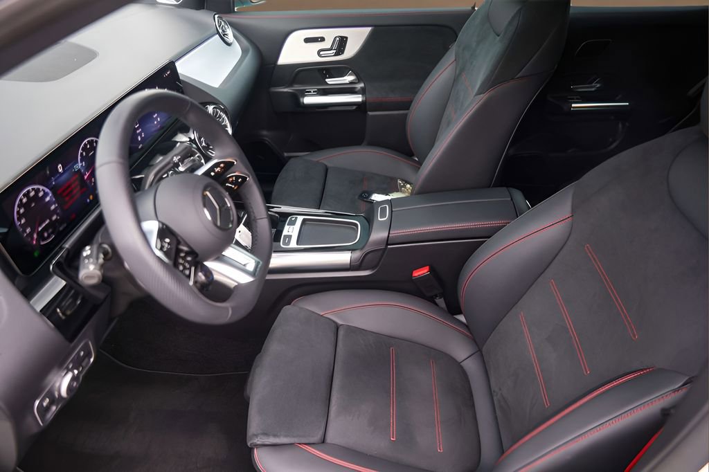 Used 2026 Mercedes-Benz GLA 35 AMG 4MATIC image 9