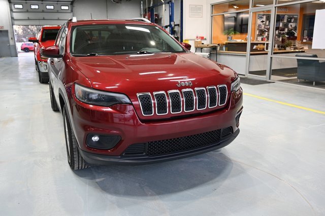 Used 2019 Jeep Cherokee Latitude w/ Popular Appearance Group image 3