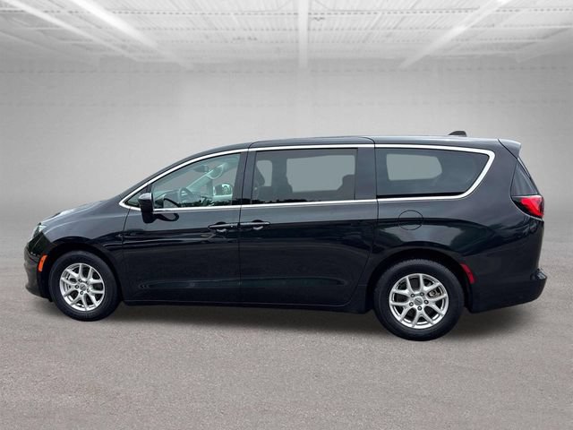 Used 2023 Chrysler Voyager LX FWD image 4