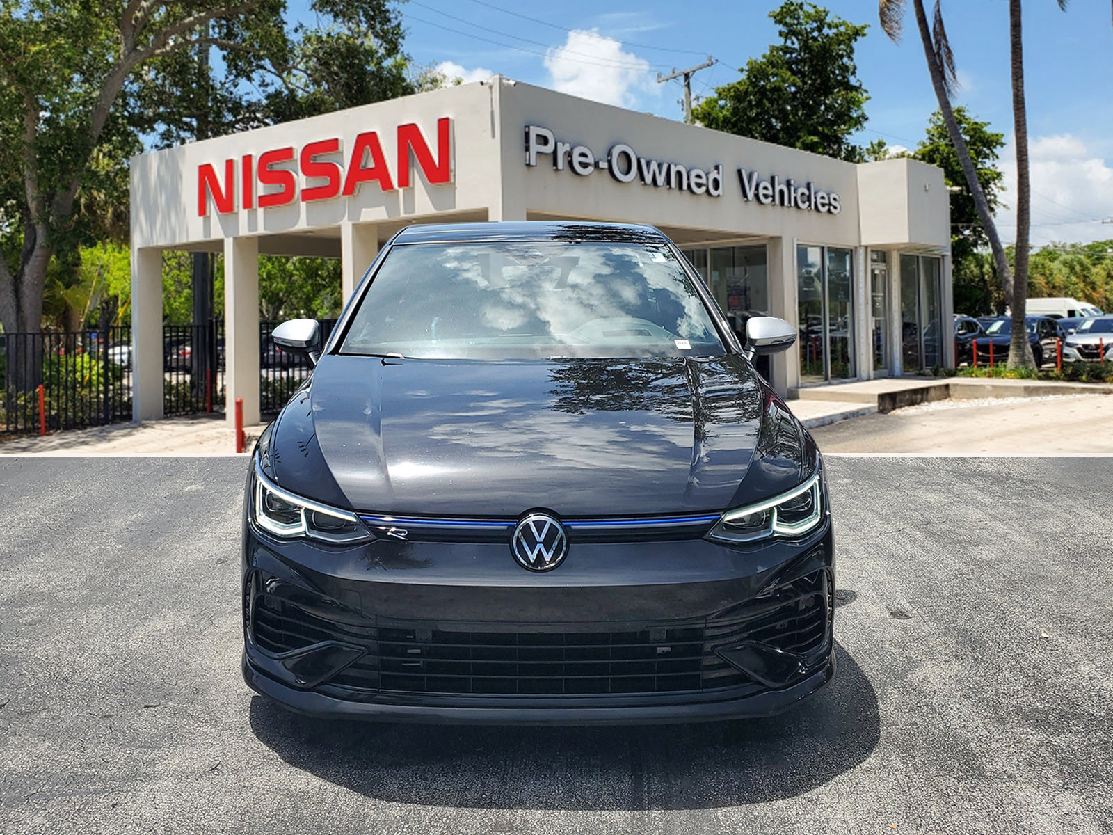 Used 2023 Volkswagen Golf R image 2