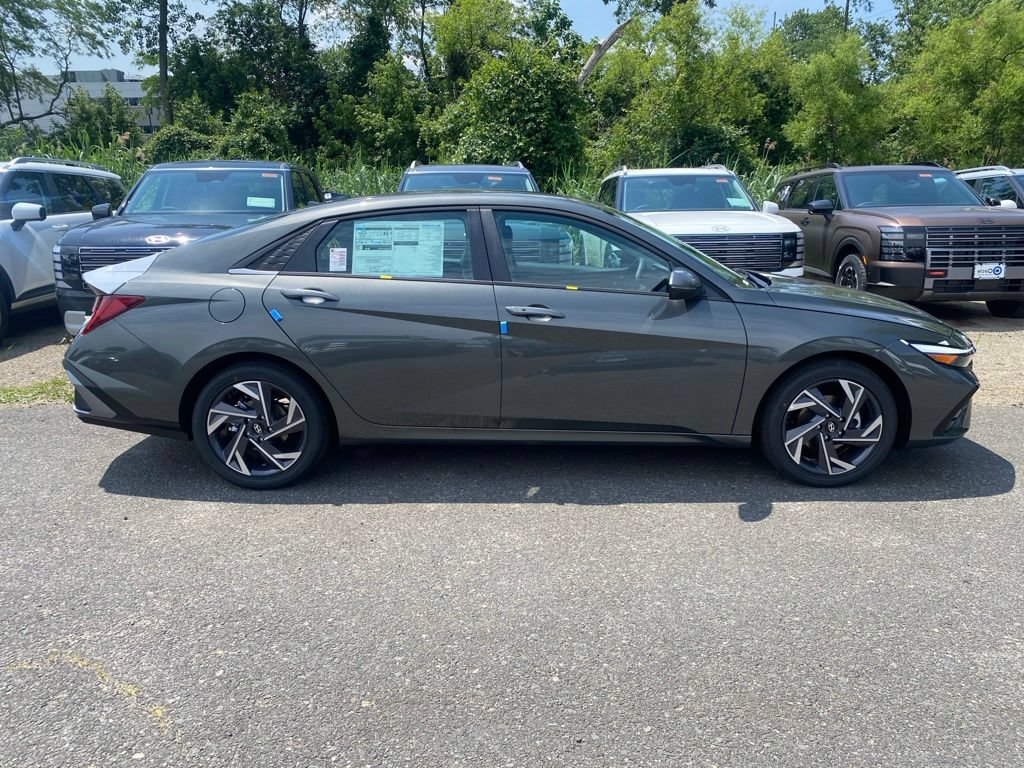 New 2026 Hyundai Elantra Limited FWD image 2