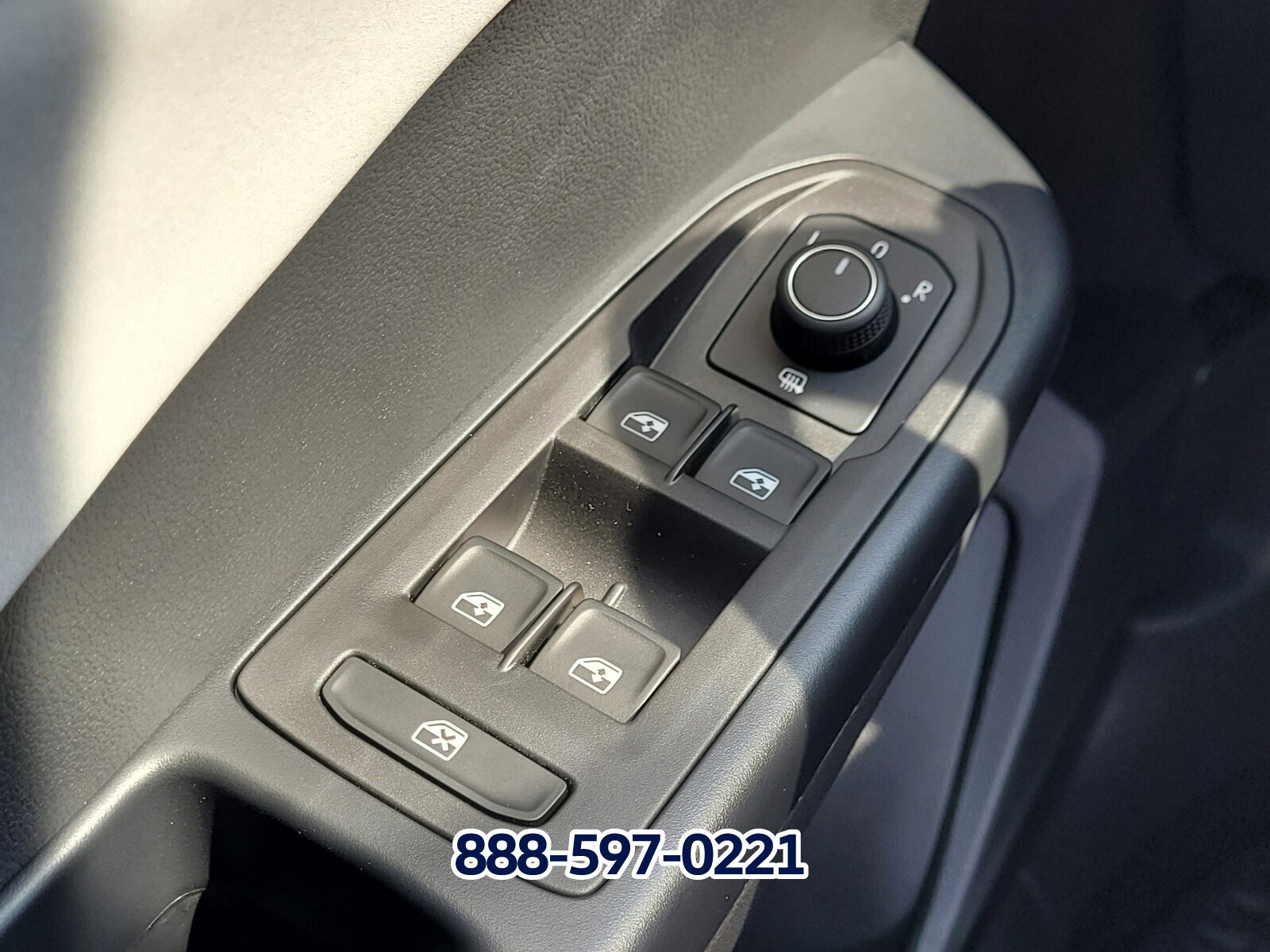 New 2025 Volkswagen Taos SE image 18