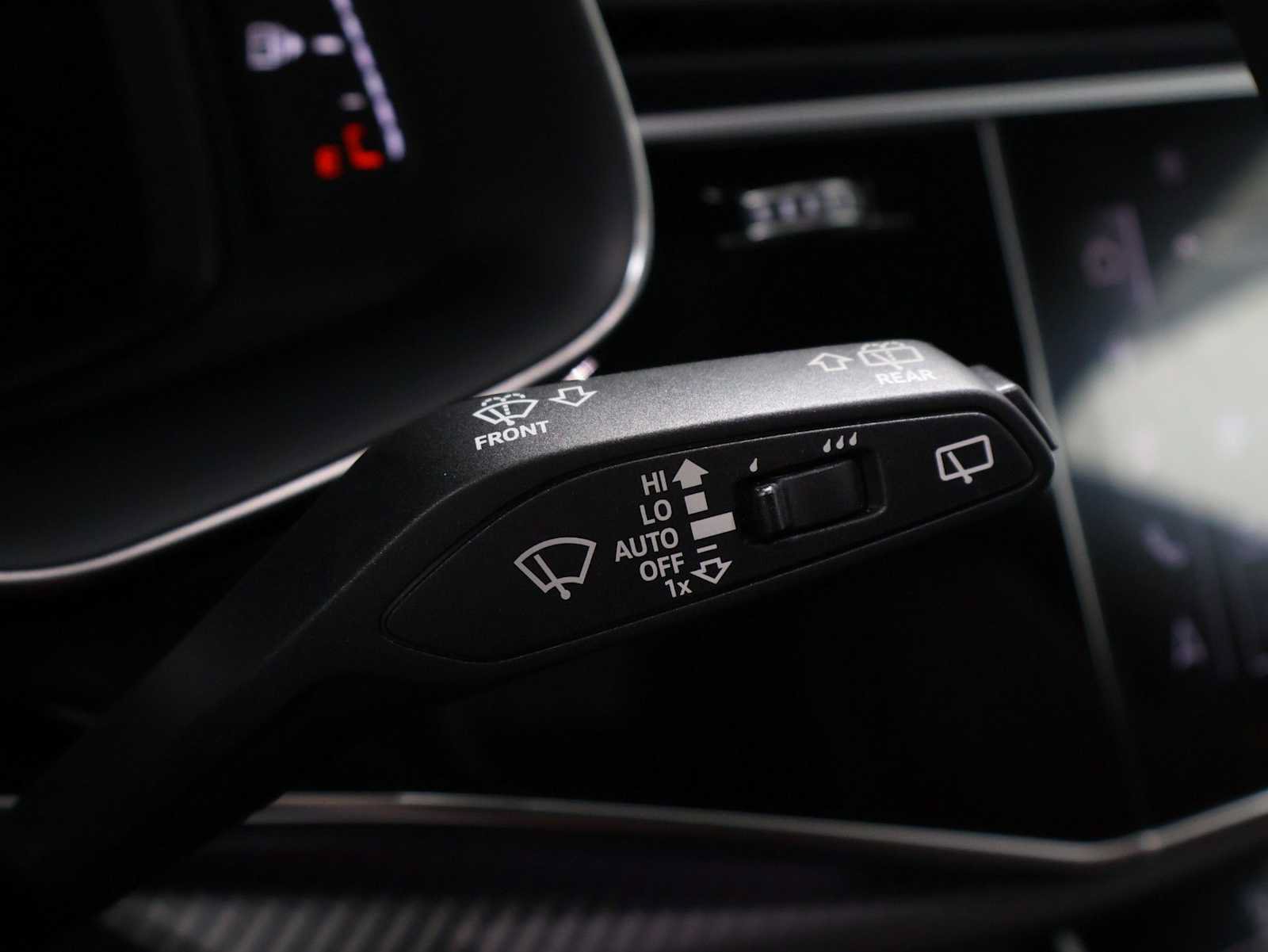 Used 2024 Audi SQ8 Prestige AWD/4WD image 28