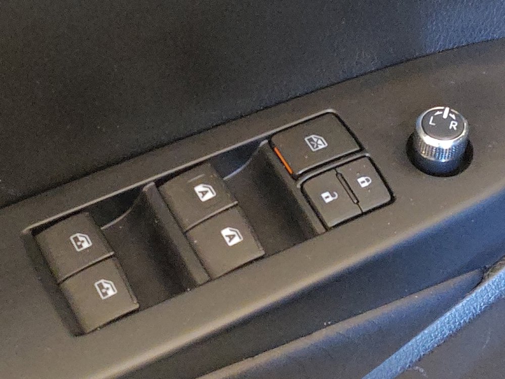 Used 2019 Toyota Highlander XLE FWD image 27