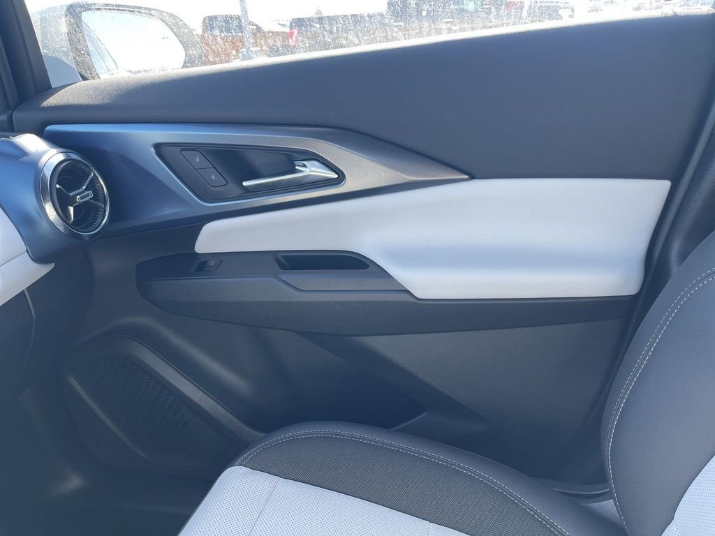 Used 2025 Chevrolet Equinox EV LT image 31