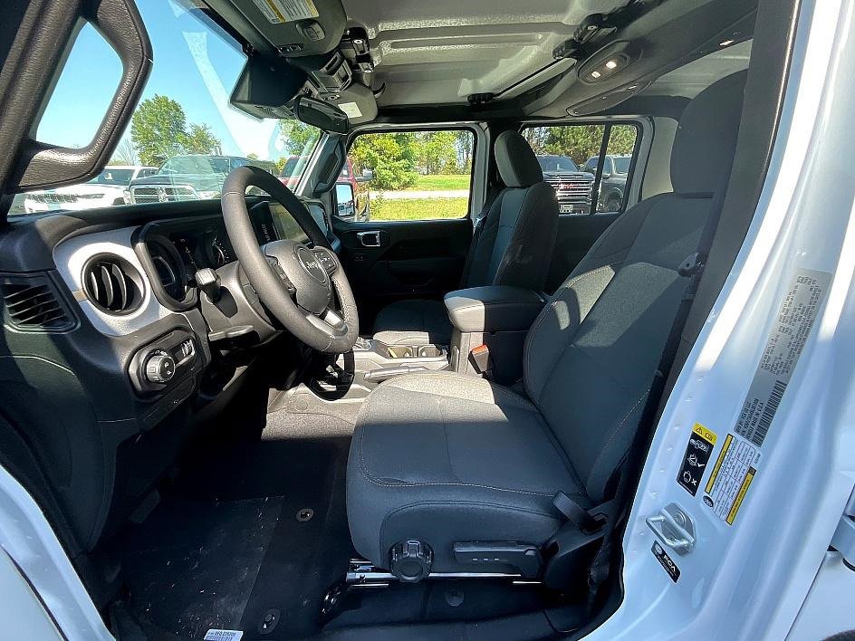 New 2025 Jeep Gladiator Sport image 13