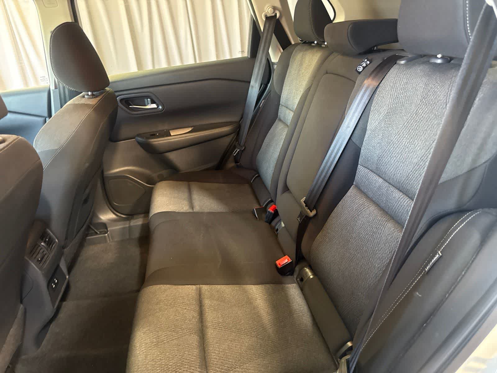 Used 2024 Nissan Rogue SV FWD image 17