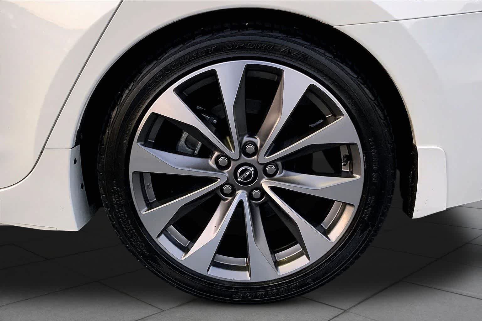Used 2023 Nissan Maxima Platinum w/ Sport Mat Group FWD image 12