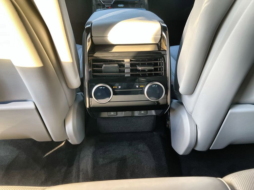 Used 2026 Land Rover Range Rover Sport SE image 16