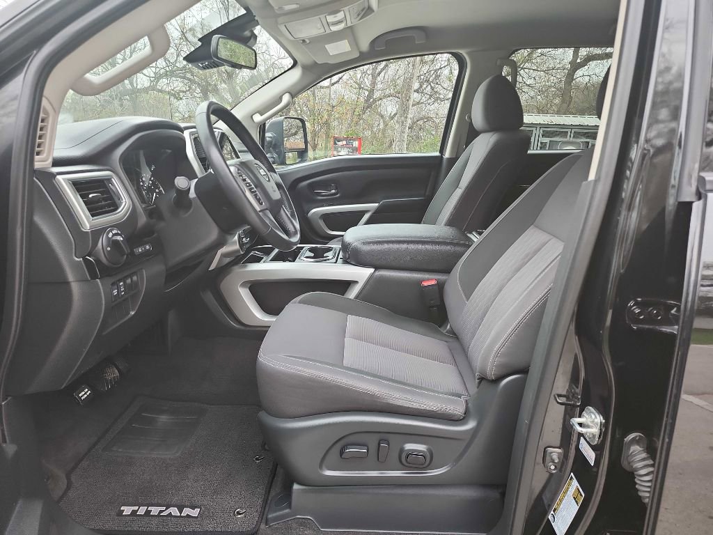 Used 2021 Nissan Titan SV w/ SV Convenience Package image 21