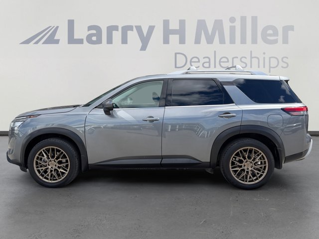 Used 2022 Nissan Pathfinder SL w/ SL Premium Package AWD/4WD image 2