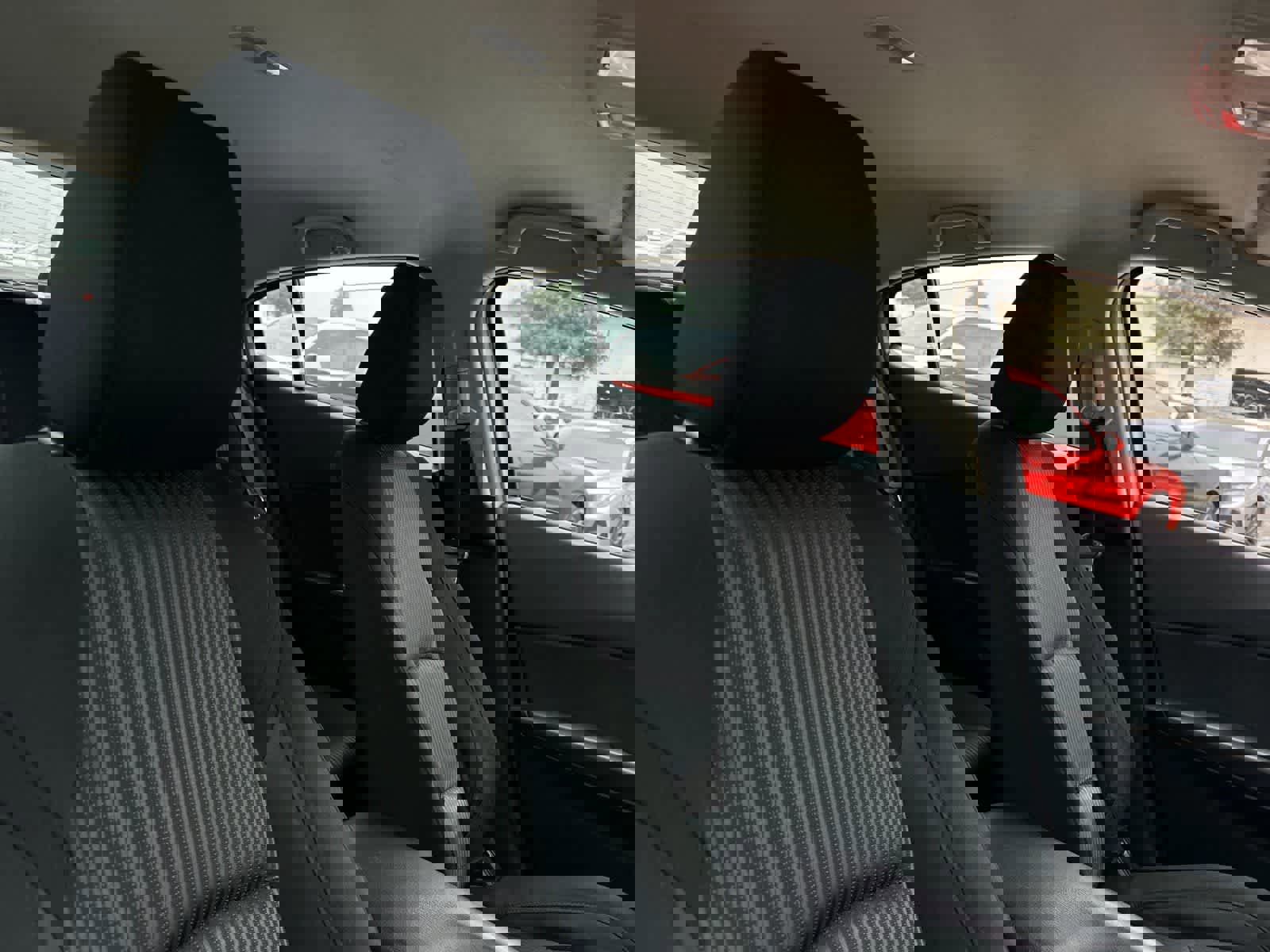 Used 2015 MAZDA MAZDA3 i Touring image 19