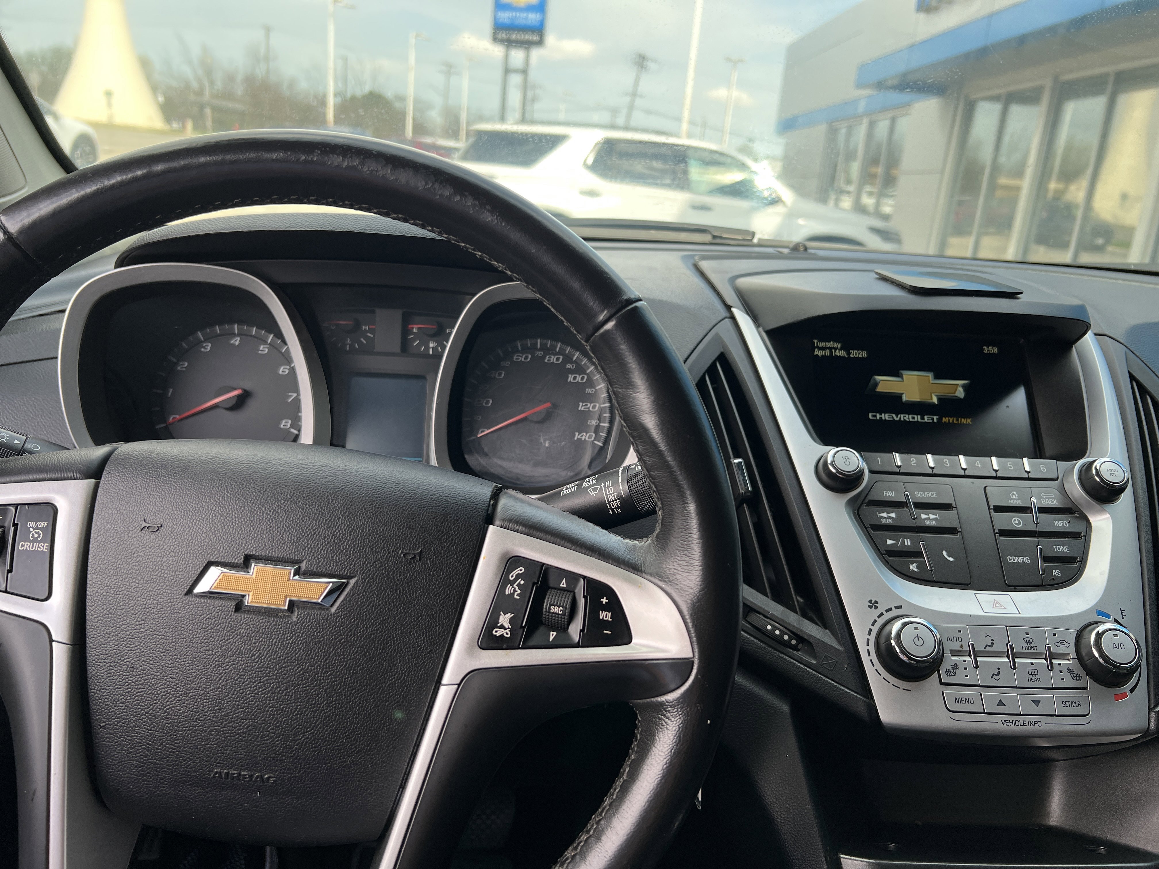 Used 2017 Chevrolet Equinox LT w/ Convenience Package image 4