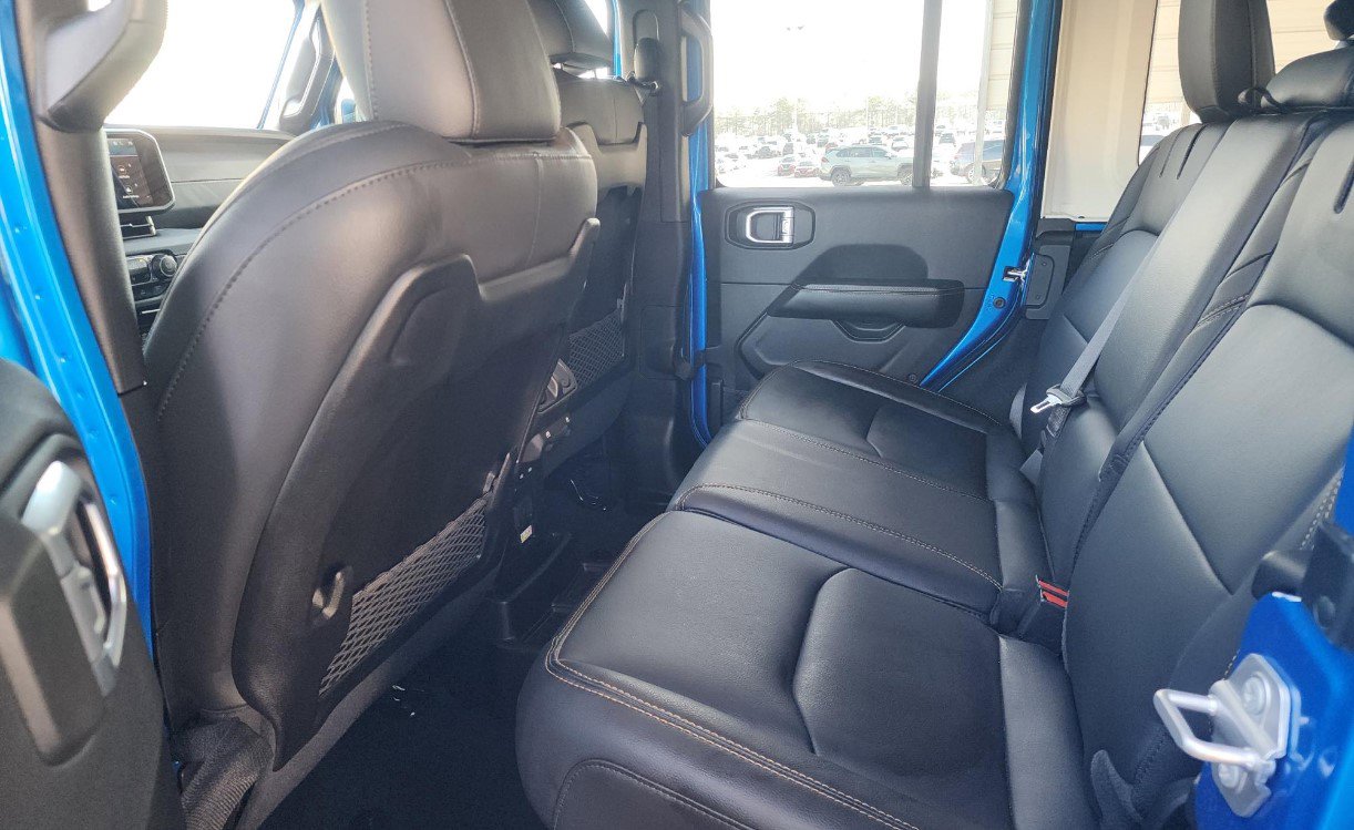 Used 2024 Jeep Wrangler Unlimited Sahara w/ Technology Group image 10