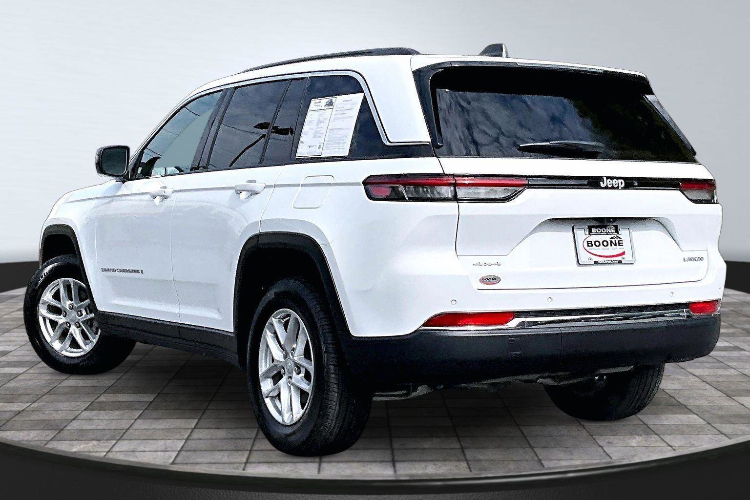 Certified 2025 Jeep Grand Cherokee Laredo X w/ Luxury Tech Group I AWD/4WD image 3
