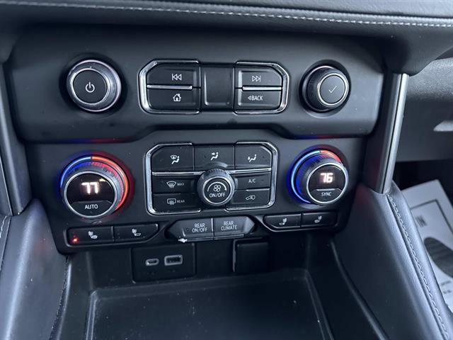 Used 2022 Chevrolet Suburban LT w/ Luxury Package image 15