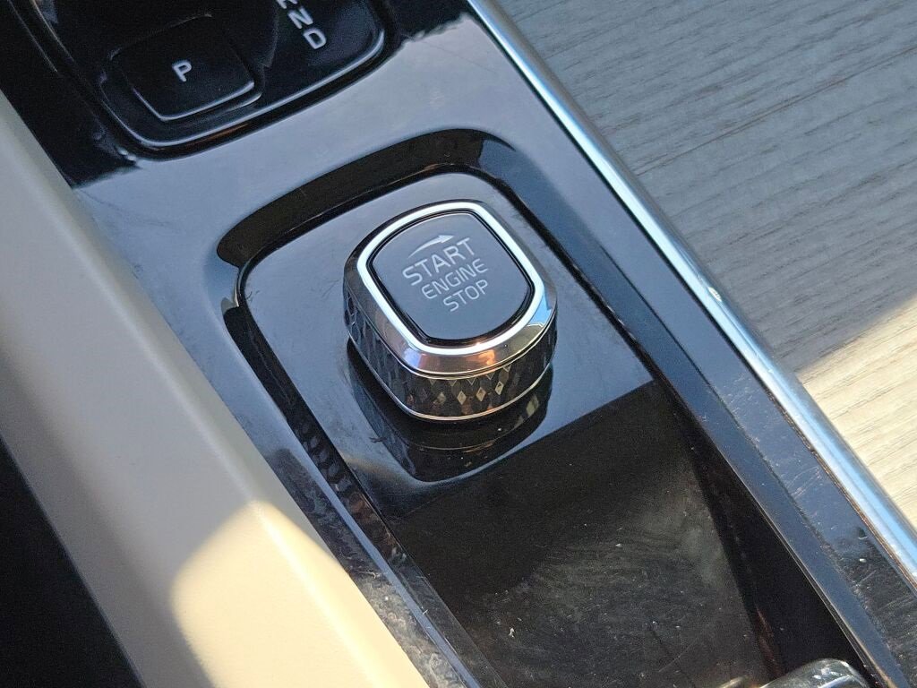 Used 2024 Volvo V60 B5 Cross Country Plus image 32