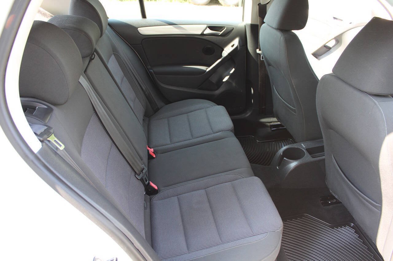 Used 2011 Volkswagen Golf 4-Door FWD image 34