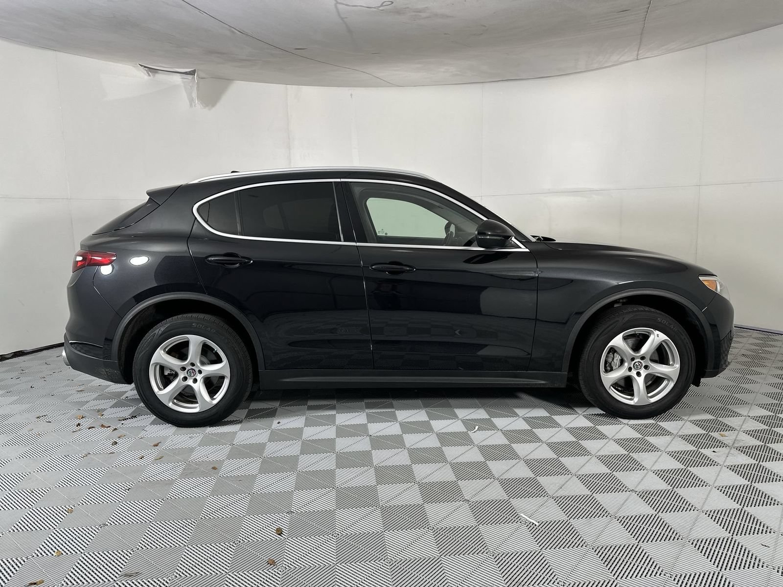 Used 2020 Alfa Romeo Stelvio AWD w/ Cold Weather Package image 9