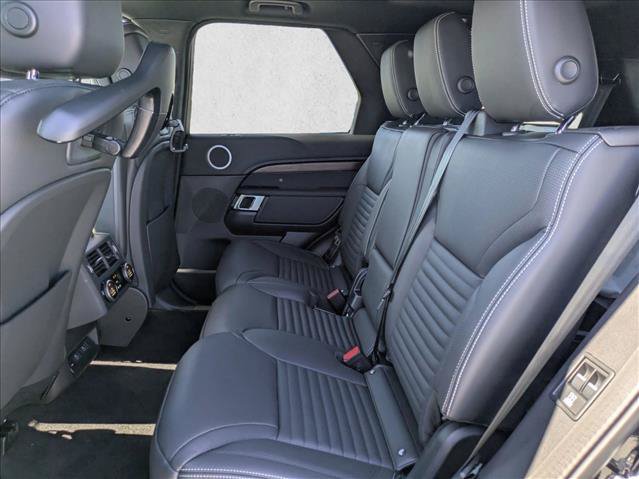 New 2025 Land Rover Discovery Dynamic SE AWD/4WD image 16