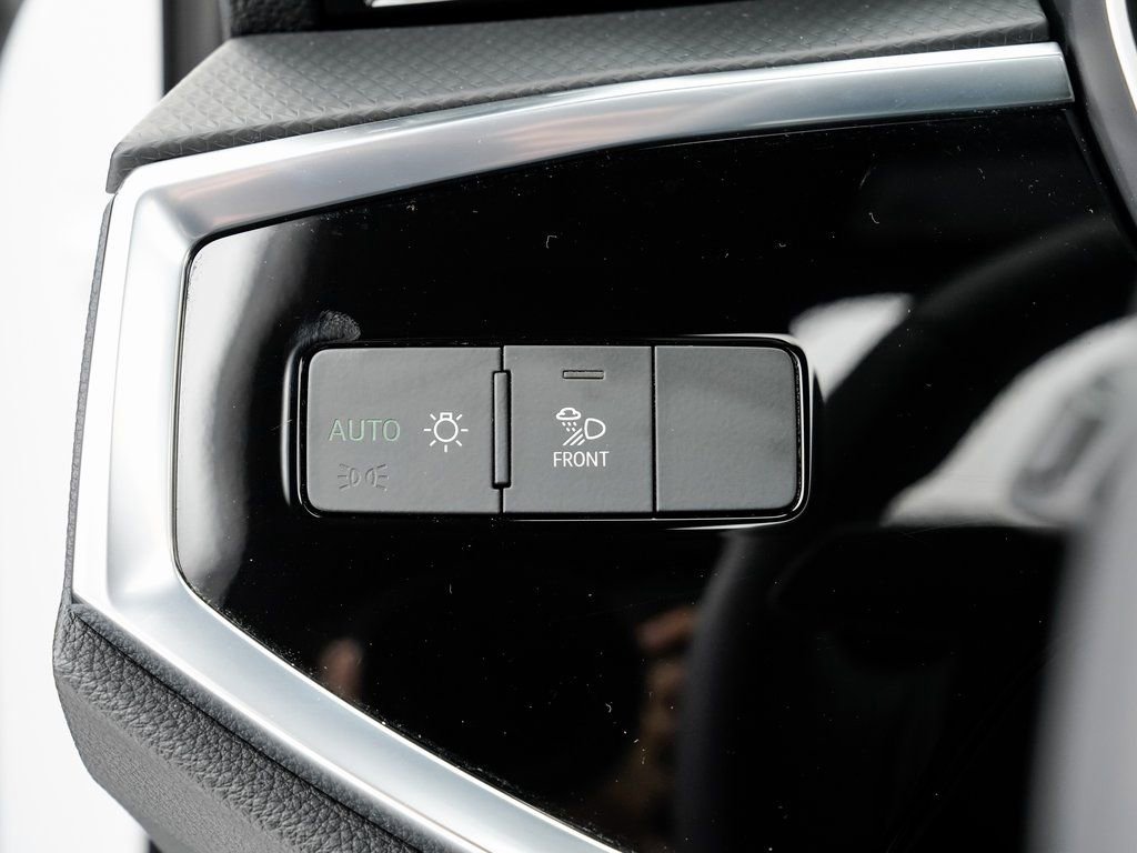 Certified 2025 Audi Q3 2.0T Premium image 10