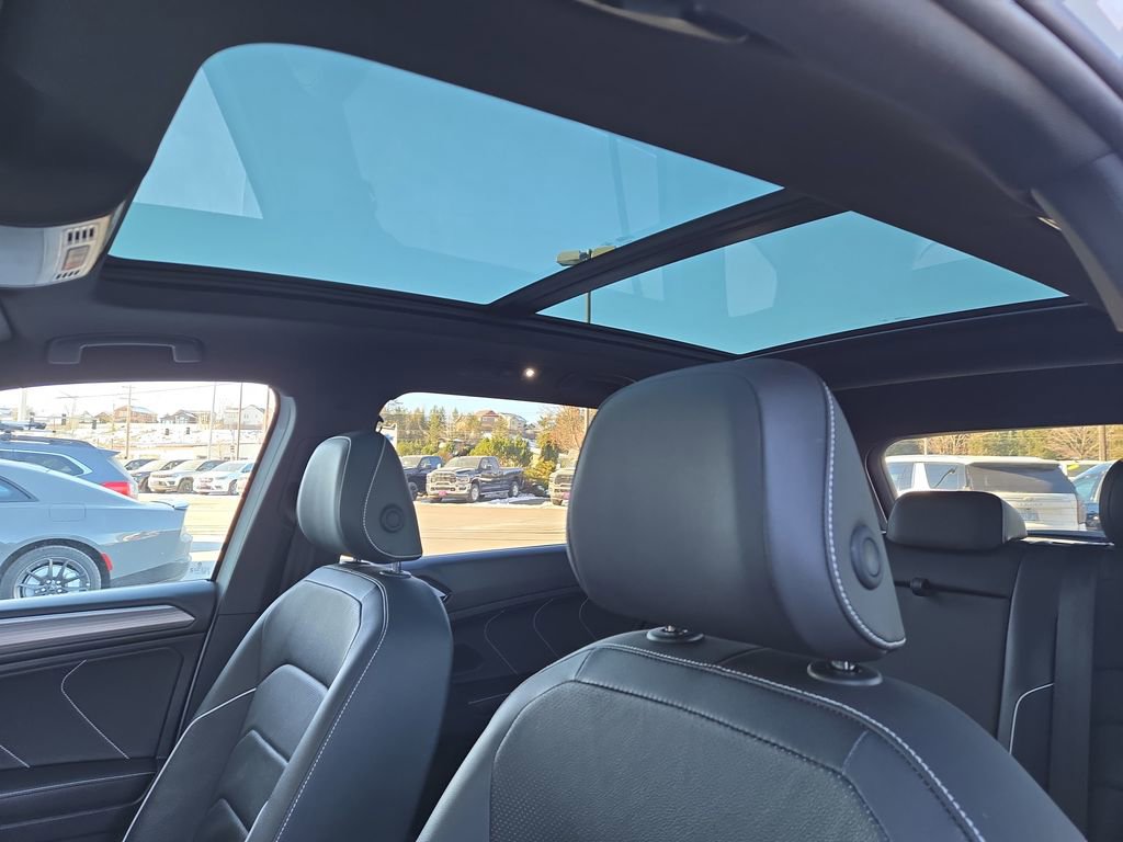 Used 2024 Volkswagen Tiguan SEL R-Line image 27