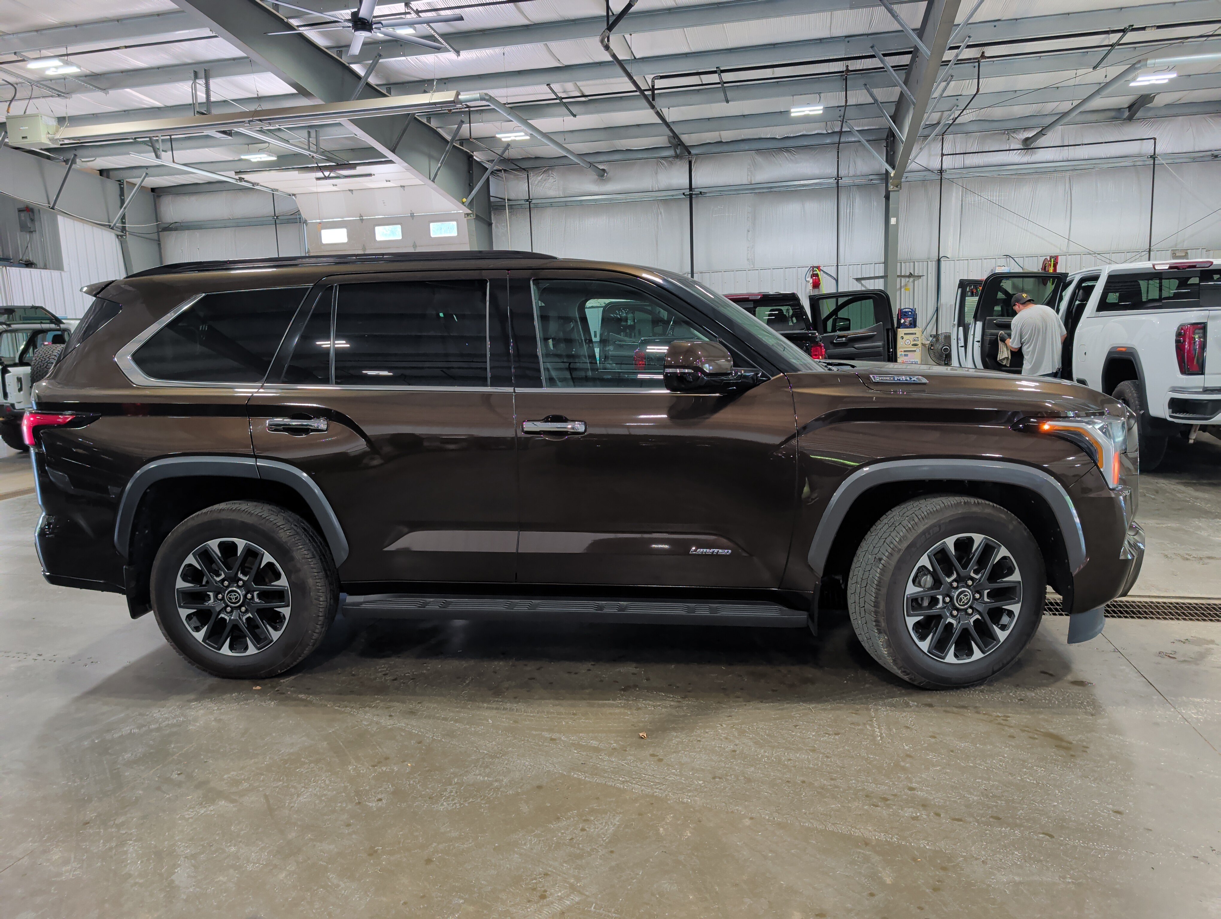 Used 2023 Toyota Sequoia Limited AWD/4WD image 2