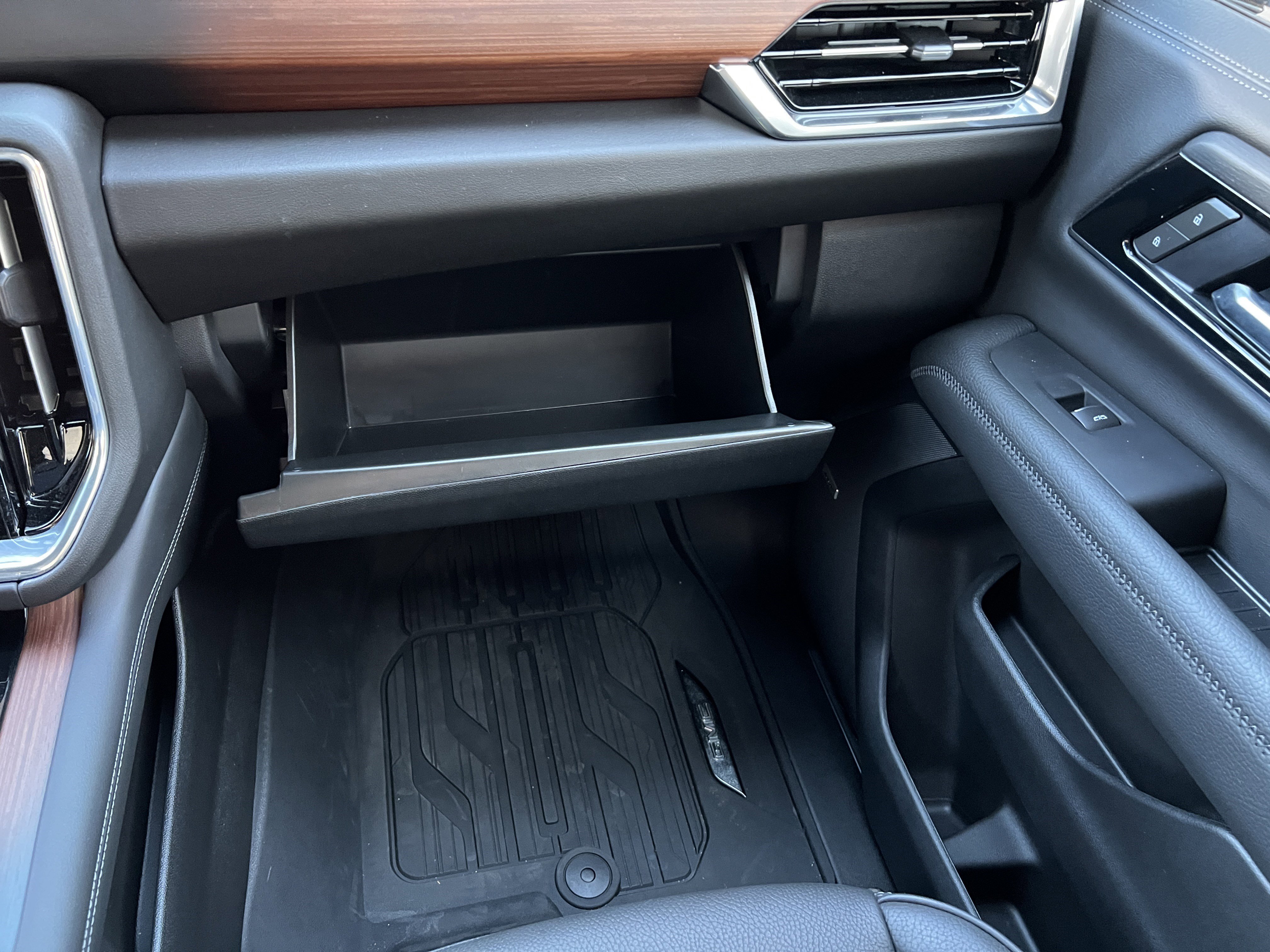 Used 2025 GMC Yukon XL Denali image 39