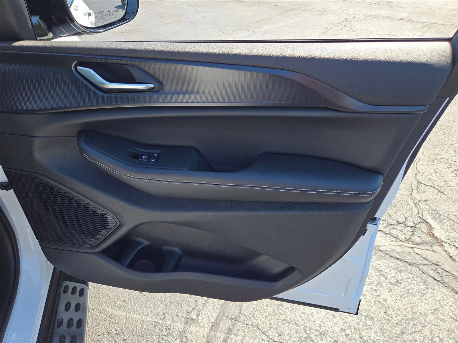 New 2025 Jeep Grand Cherokee Altitude image 6