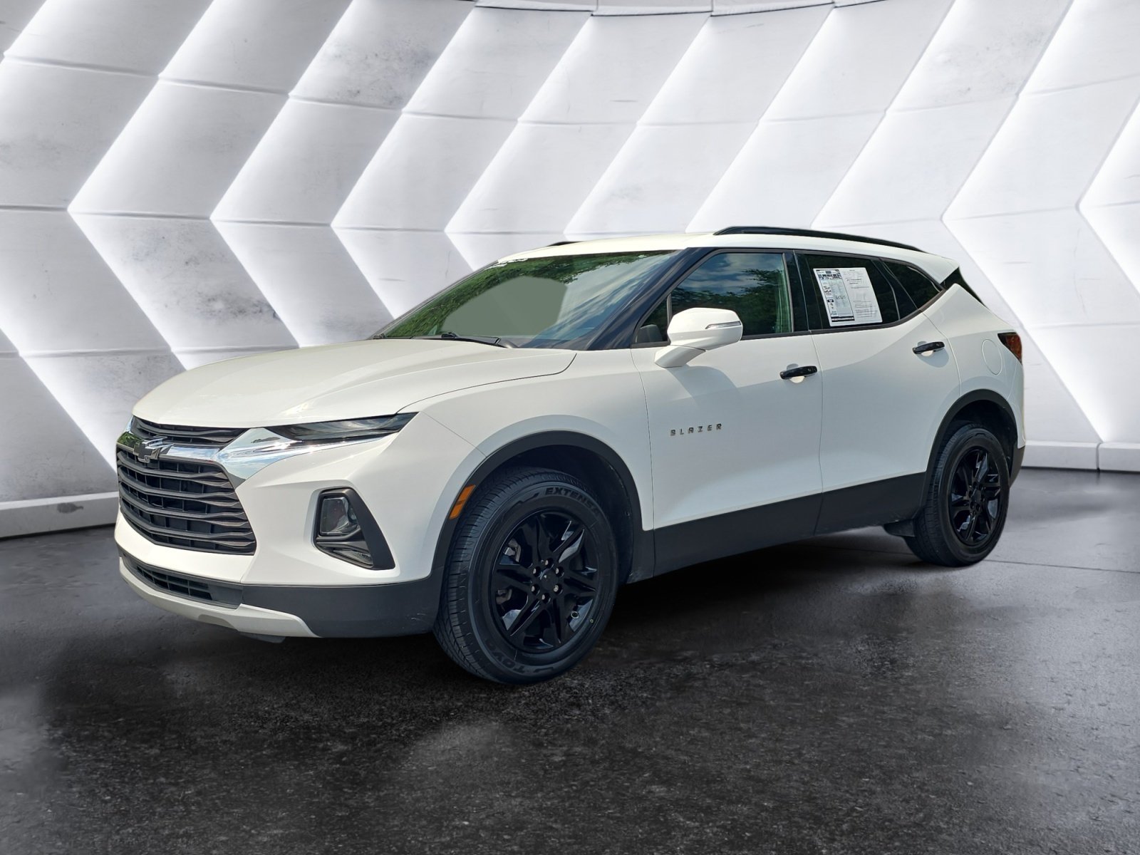 Used 2020 Chevrolet Blazer LT FWD image 1