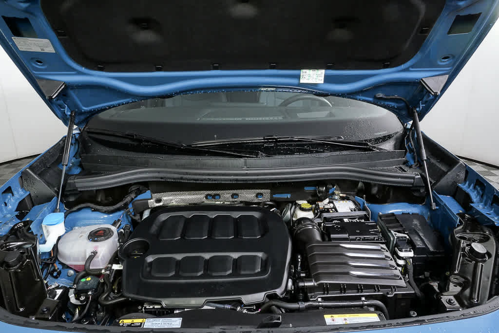 Certified 2025 Volkswagen Tiguan SE R-Line AWD/4WD image 37