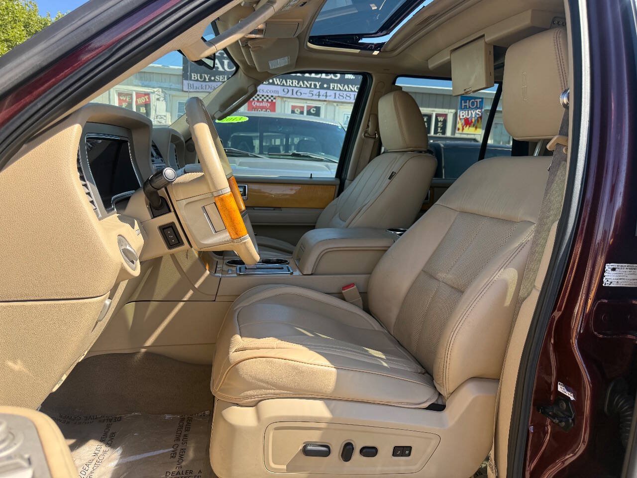 Used 2010 Lincoln Navigator 4WD image 12