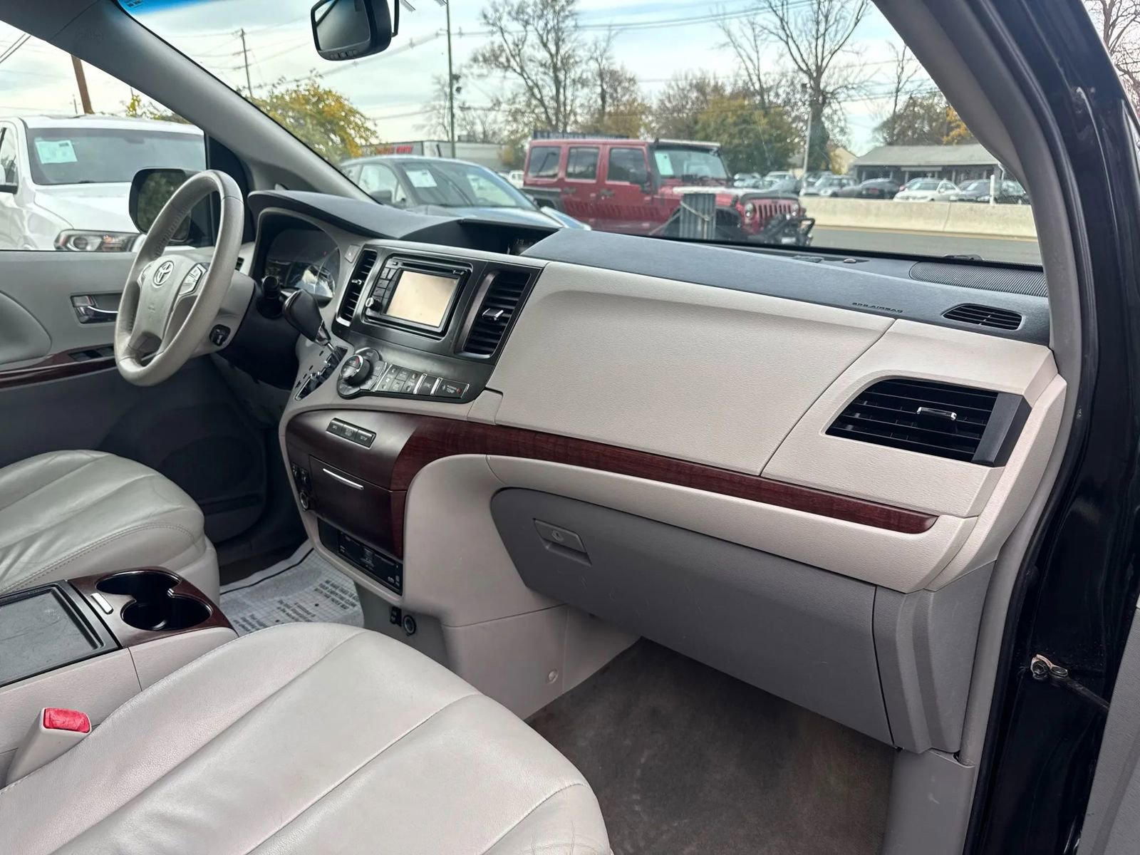 Used 2013 Toyota Sienna Limited image 27