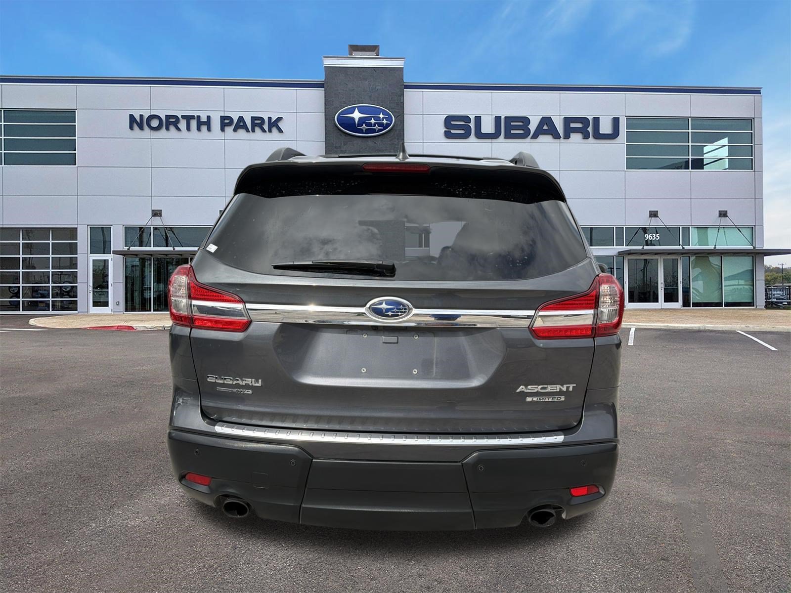 Used 2022 Subaru Ascent Limited w/ Technology Package AWD/4WD image 4