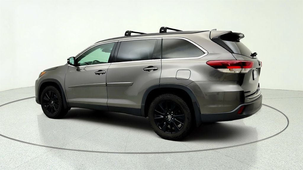 Used 2019 Toyota Highlander SE AWD/4WD image 7