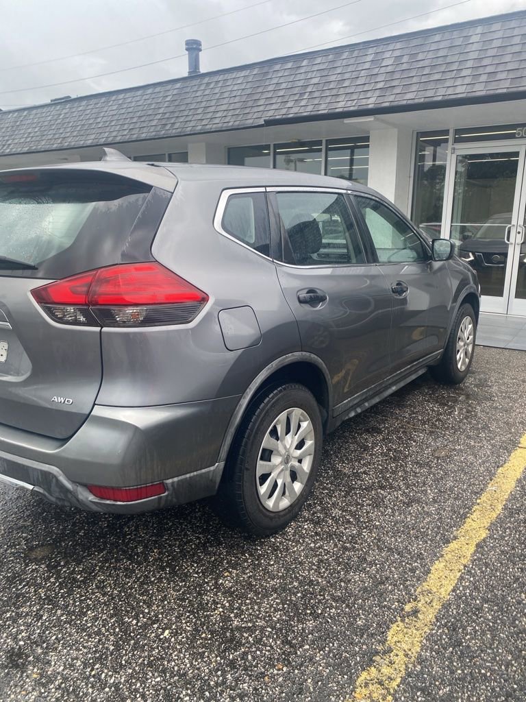 Used 2017 Nissan Rogue S AWD/4WD image 3