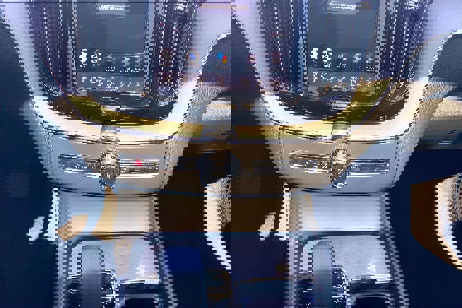 Used 2025 Volvo XC60 B5 Plus image 33