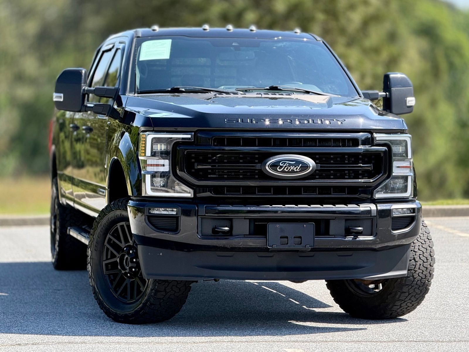 Used 2022 Ford F350 Lariat w/ Black Appearance Package AWD/4WD image 4
