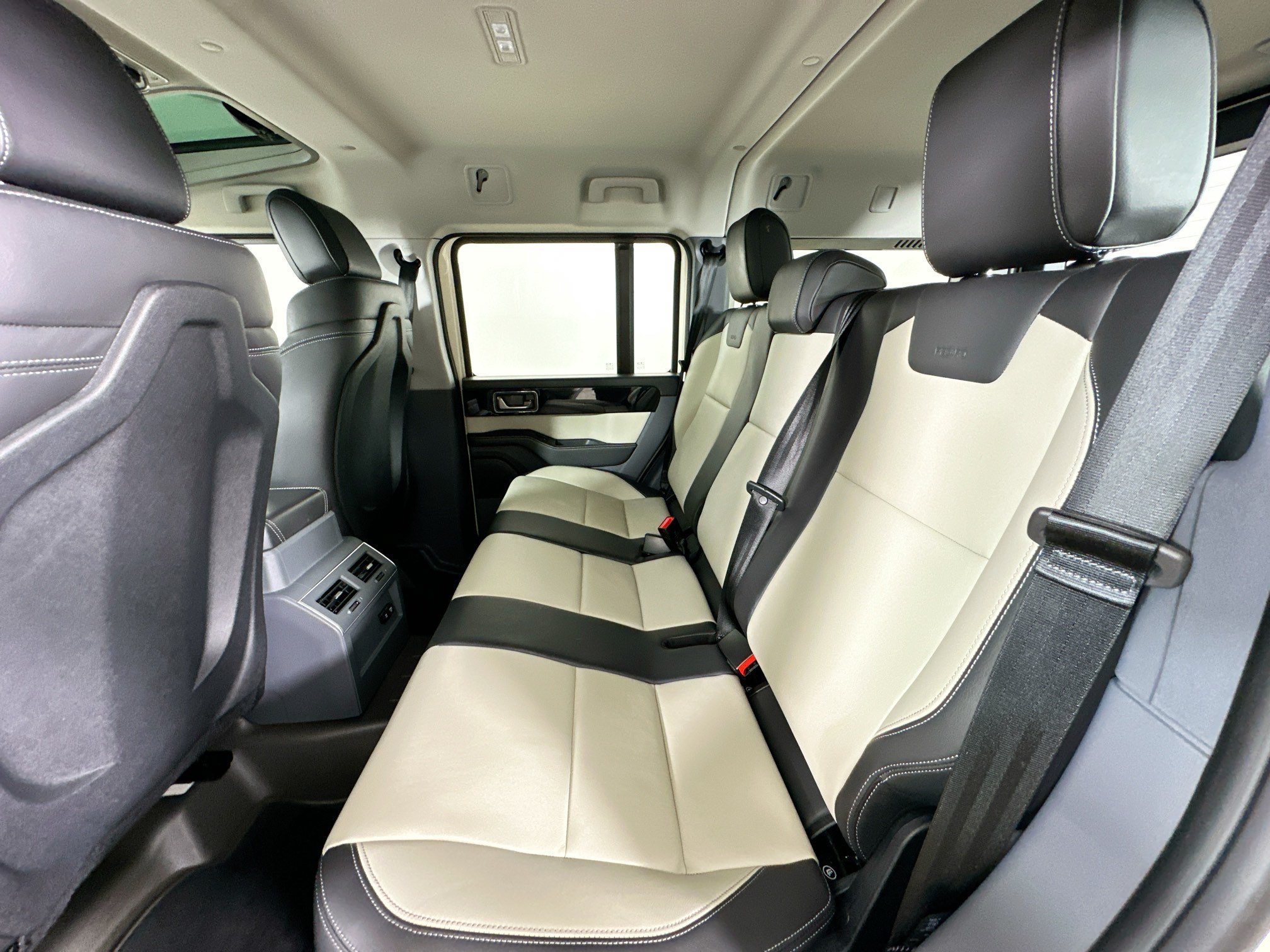 Used 2024 INEOS Grenadier Station Wagon AWD/4WD image 39