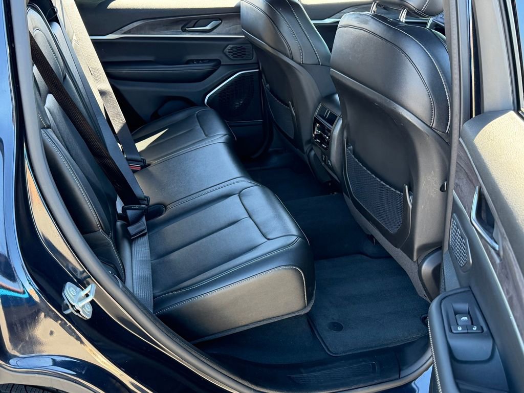 Certified 2024 Jeep Grand Cherokee Limited w/ Black Appearance Package image 22